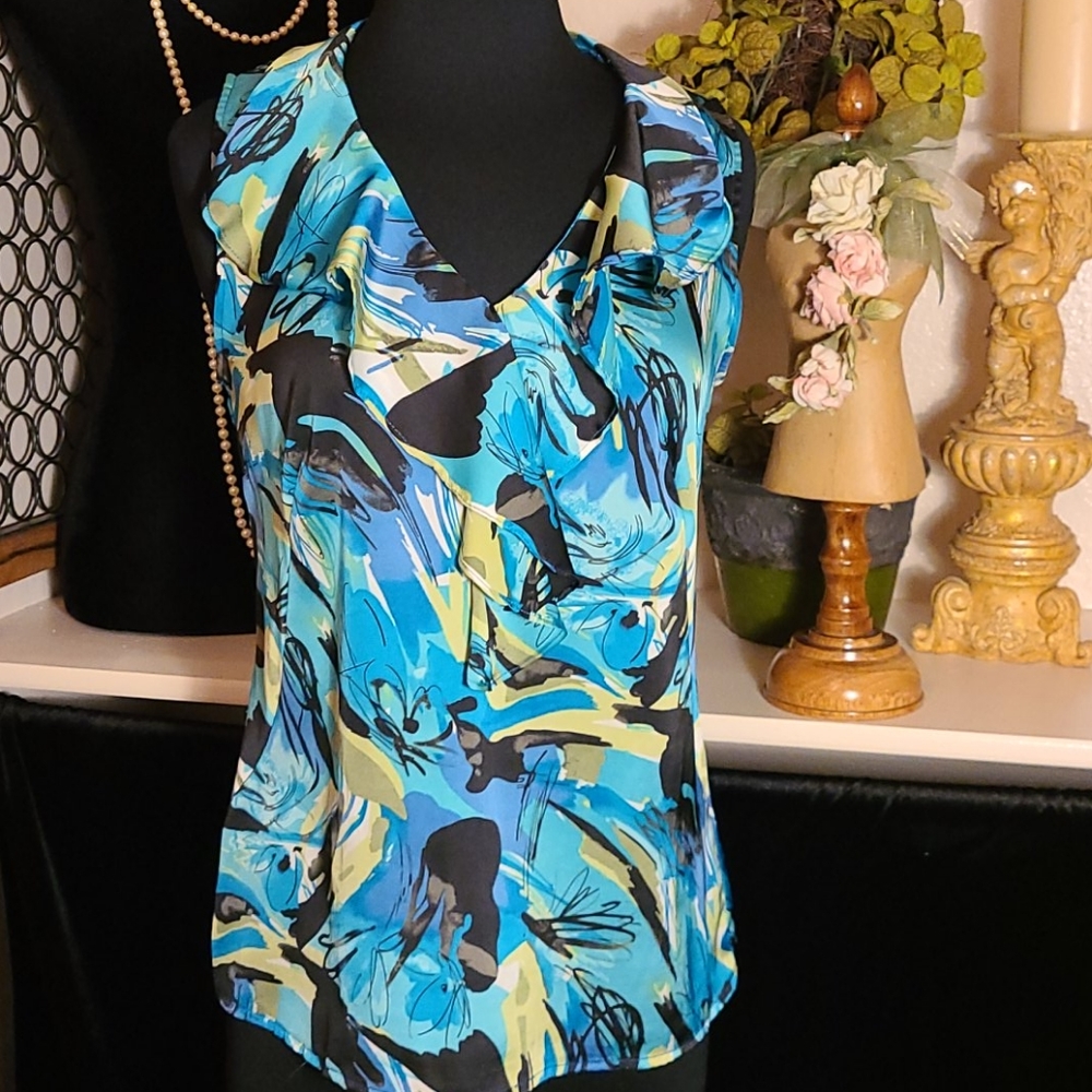 Como sleeveless paisley blouse size small